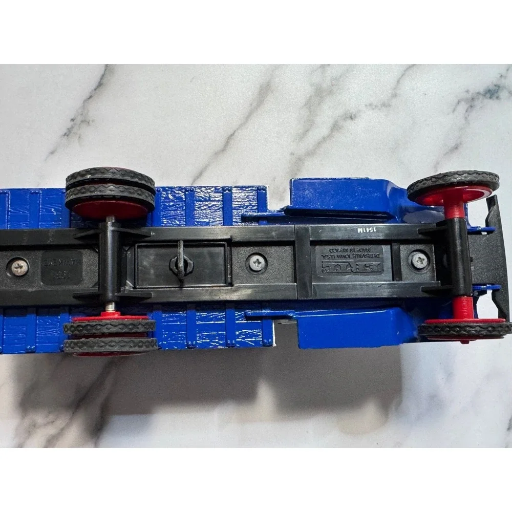 ERTL 1931 Hawkeye True Value Delivery Truck Bank + key 1:34 10th Anniversary